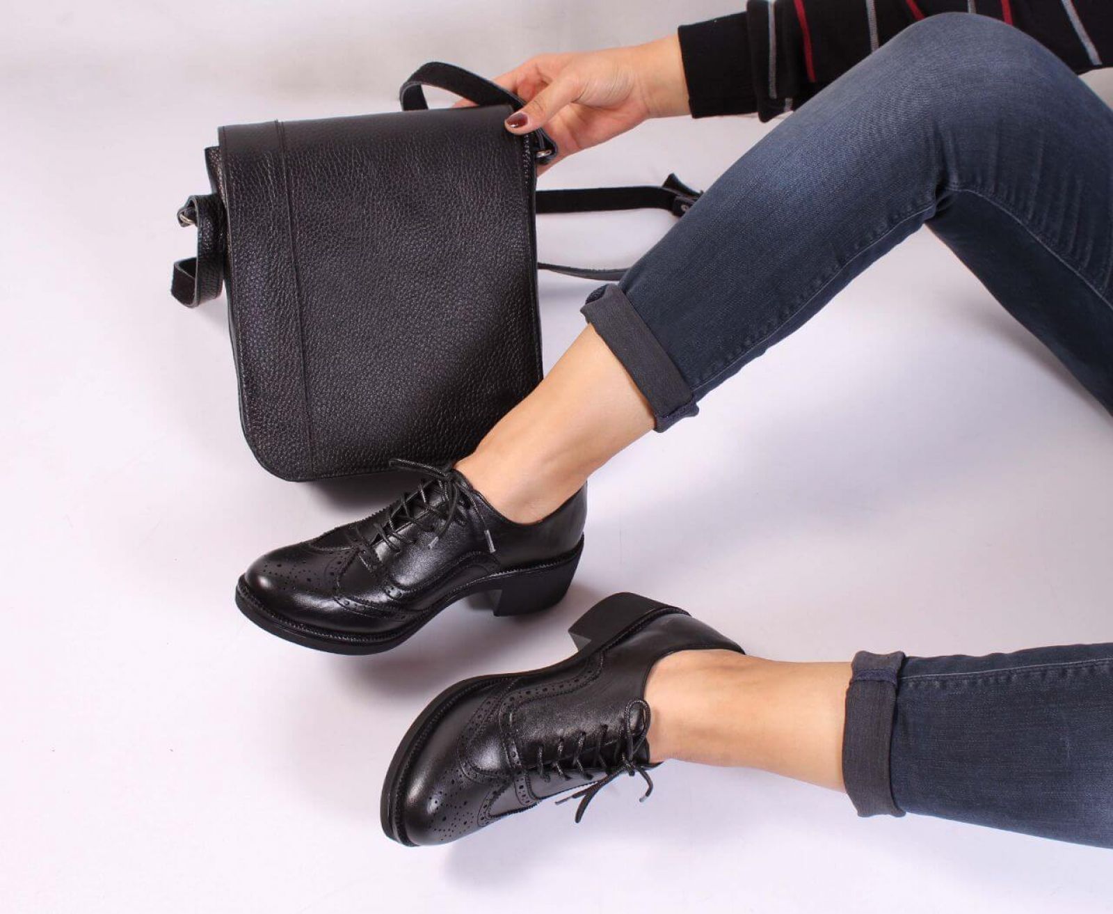 کفش، کفش چرم، کفش چرمی، خرید کفش چرم، خرید عمده کفش چرم، خرید کفش چرمی عمده، علی ویترین